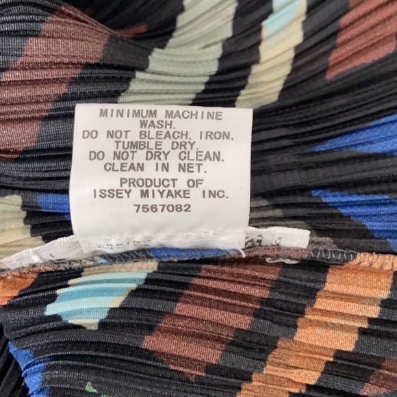 SOLD. PLEATS PLEASE Issey Miyake Top - Picture 10 of 10